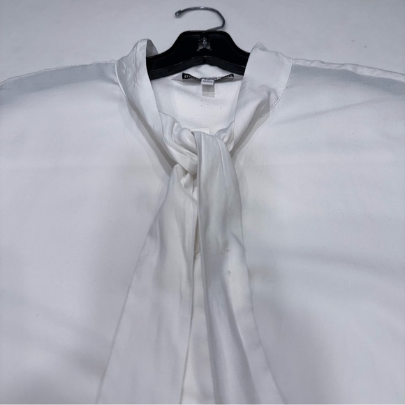 ELIZABETH & JAMES Sz XXL Women’s White Tie-Neck Button Down Shirt Blouse - Picture 9 of 12